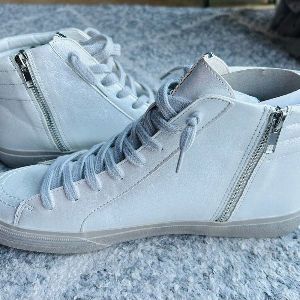 ShuShop White and Pink Star High-Top Sneakers - Picture 4 of 6